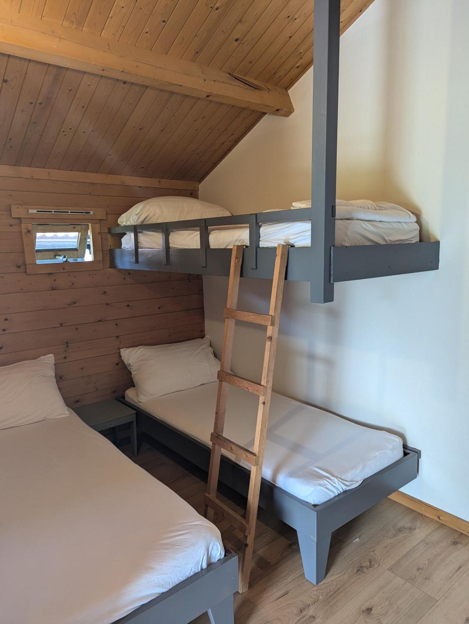 The Bee - Trekkershuts & Apartment Opperdoes Dış mekan fotoğraf